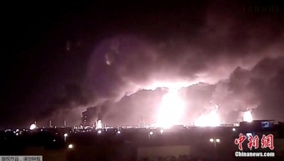 沙特“世界最大石油加工设施”遭袭击 现场浓烟滚滚